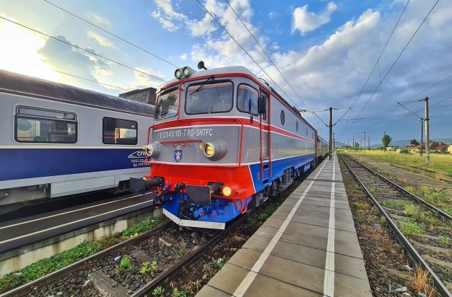 Incendiu izbucnit la o locomotivă din gara Sinaia. Nu au fost înregistrate victime
