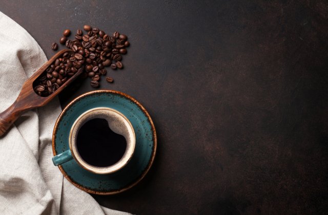 Cafeaua servită pe stomacul gol afectează organismul. Iată ce efecte negative are