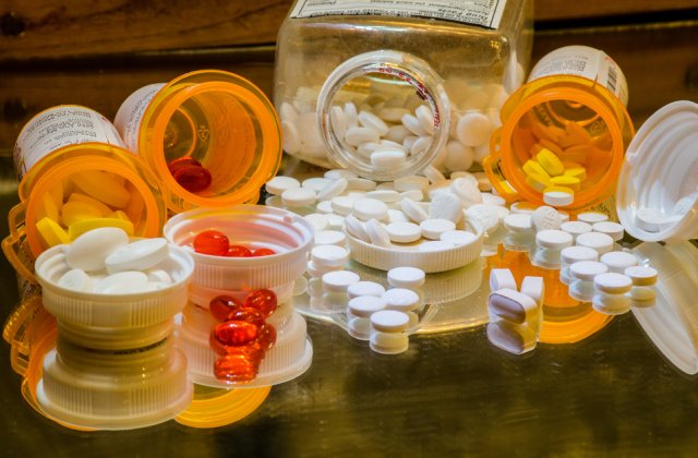 Cele mai v&acirc;ndute medicamente cu care rom&acirc;nii s-au tratat &icirc;n pandemie. Nurofenul - pe primul loc