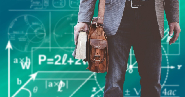 Motivul incredibil pentru care un învățător din Hong Kong a fost suspendat