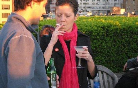 Alcoolul si tutunul, mai periculoase decat Ecstasy sau LSD