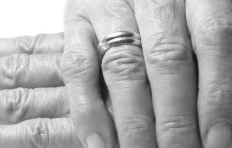 La 112 ani si-a luat o nevasta de 17 ani