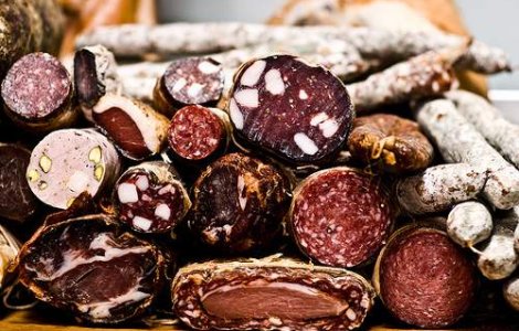 30.000 kg de carne expirata, gasite la o societate din Bihor