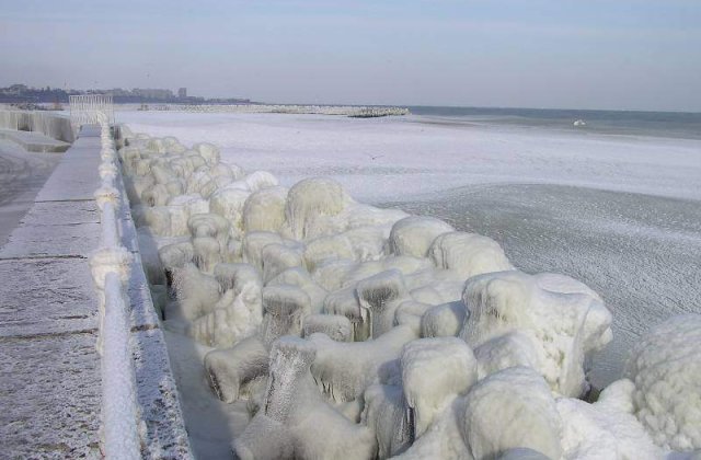 Bucurestean gasit mort pe o plaja din Mamaia de un cuplu care se plimba