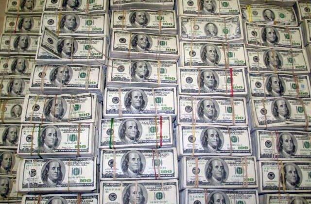 Cel mai bine platit CEO din SUA a castigat aprox. 100 de mil. dolari in 2012