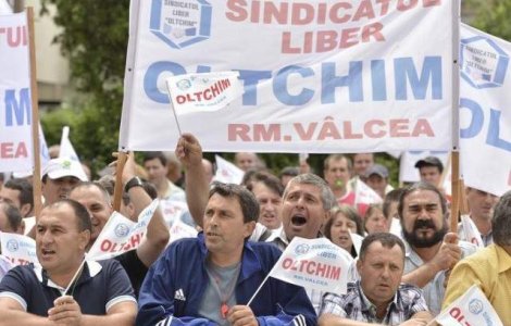 Angajatii Oltchim protesteaza marti la sediul Guvernului