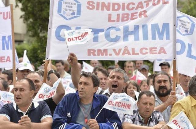 Angajatii Oltchim protesteaza marti la sediul Guvernului