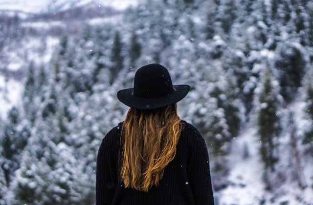 Ai grijă de părul tău în sezonul rece: 5 trucuri pentru a-l proteja împotriva ruperii