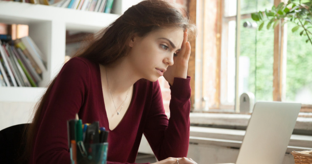 Munca de acasă – ce efecte emoționale are asupra psihicului tinerilor