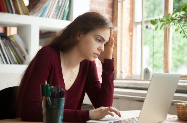 Munca de acasă – ce efecte emoționale are asupra psihicului tinerilor