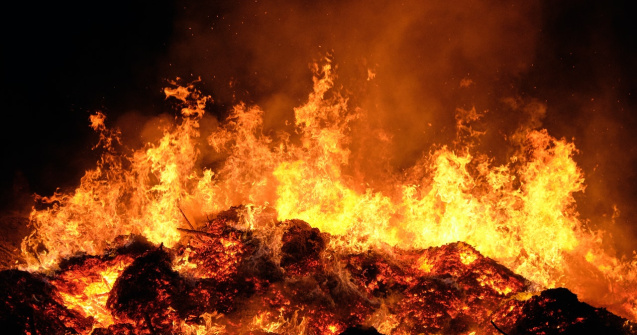 VIDEO Zgârie-nori cuprins de flăcări. 80 de oameni se află la spital