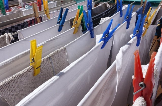 7 metode simple pentru a păstra hainele albe