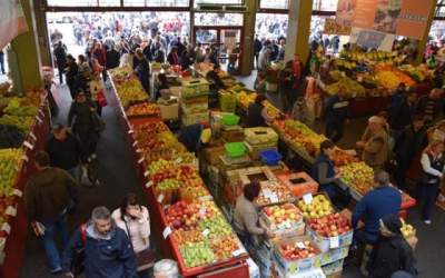 Amenzi în piețe și centre...