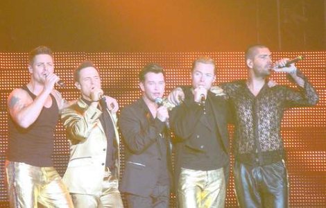 Boyzone lanseaza un album in memoria lui Stephen Gately