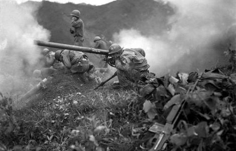 Veterani de razboi inselati de patrie