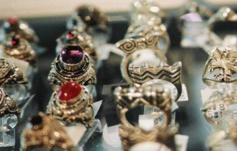 Ce bijuterii cauta romanii pe Internet