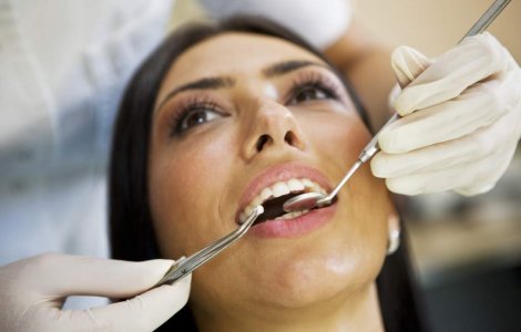 Statul nu mai plateste asistenta dentara