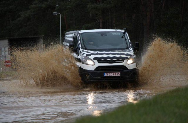 Cum a fost "torturat" noul Ford Transit Custom