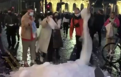 Tinerii din Scoția și Germania, revoltați de restricțiile impuse de autorități