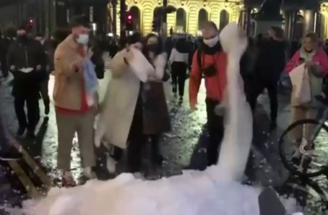 Tinerii din Scoția și Germania, revoltați de restricțiile impuse de autorități