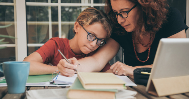 Cercetătorii au descoperit factorul ce te determină să scrii cu o anumită mână