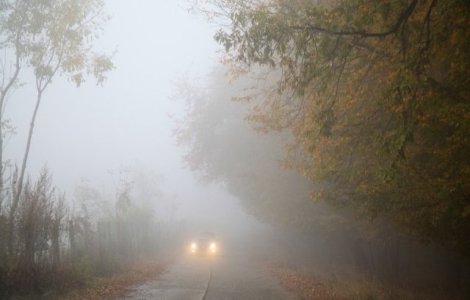 Cod GALBEN de ceață în 12 județe ale țării, luni dimineață