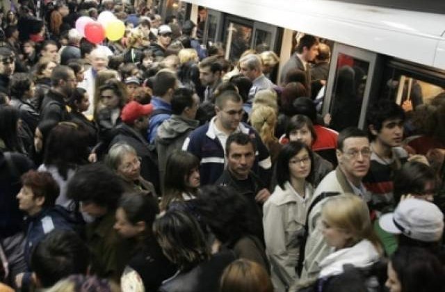 Aglomerație la metrou, după o defecțiune la un tren fără călători