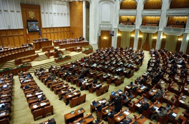 Demisionarii PSD si PNL vor forma "Grupul independentilor" din Parlament