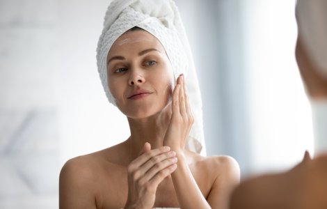  Top  Trucuri de întinerire: 10 pași simpli pentru o rutină corectă de îngrijire a tenului