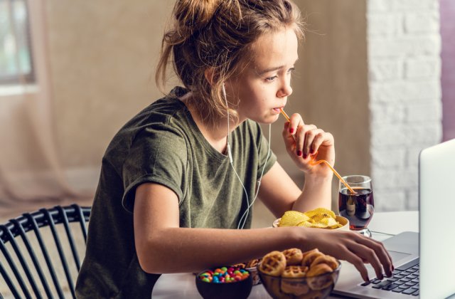 Îți afectează sănătatea: 12 obiceiuri zilnice pe care ar trebui să eviți să le mai faci