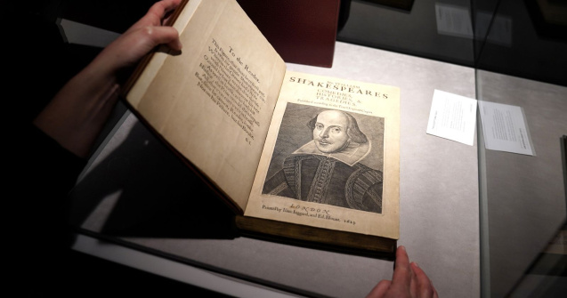 O colecție de piese scrise de Shakespeare se vinde cu 9,97 milioane de dolari