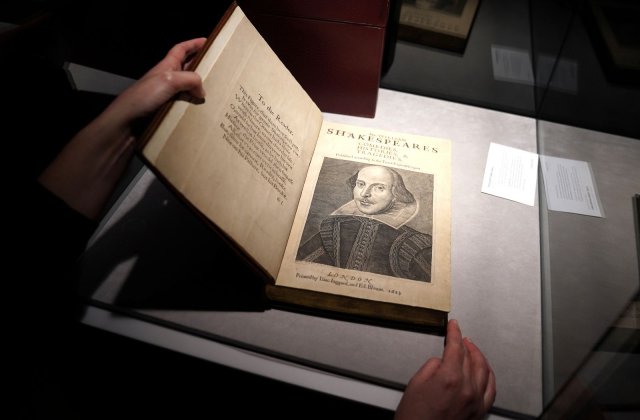 Prima colecție de piese scrise de Shakespeare se vinde cu aproape 10 milioane de dolari