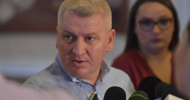 Roman își retrage semnătura din proiectul care limitează accesul la informații