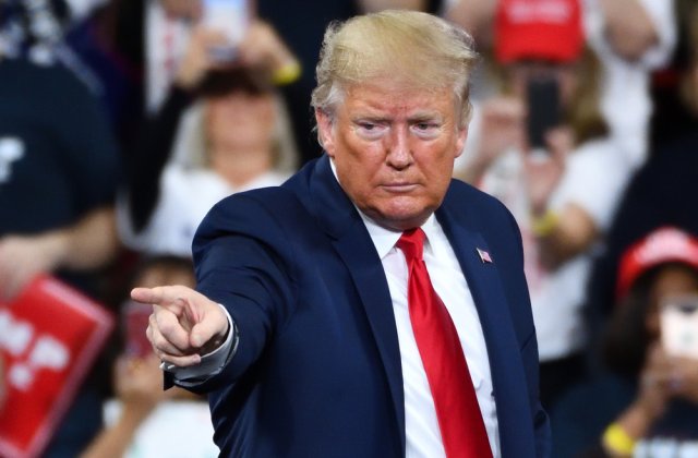 Reacția lui Donald Trump după ce rețelele sociale au limitat distribuirea unui articol despre Biden