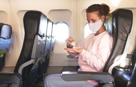 STUDIU Riscul de a contracta Covid-19 în avion este foarte scăzut, dacă toți pasagerii poartă mască