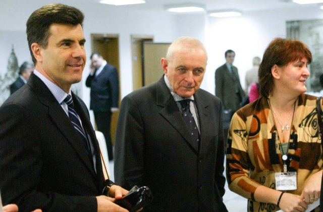 Basescu vs Opozitia, scor 0 la 1. Cabinetul Croitoru a picat