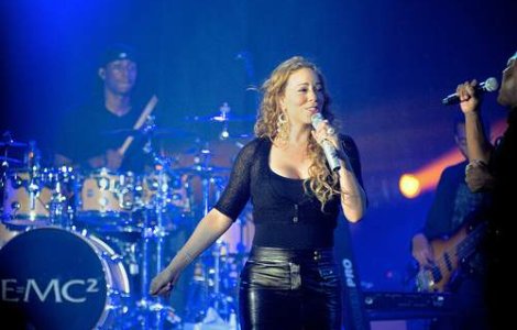  Video  Mariah Carey, cat pe ce sa cada la picioarele lui Jay Leno