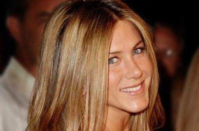 Jennifer Aniston il roaga pe Brad Pitt sa se intoarca la ea