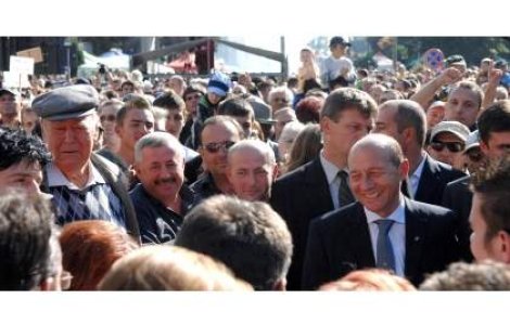 Basescu: Voi continua lupta cu oligarhii si mogulii pana le va iesi din cap ca pot pune mana pe tara
