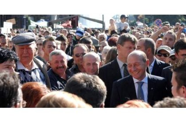 Basescu: Voi continua lupta cu oligarhii si mogulii pana le va iesi din cap ca pot pune mana pe tara