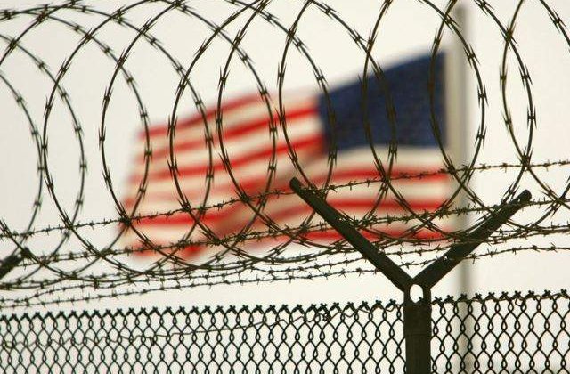 Detinutii de la Guantanamo, plasati in celule individuale in urma unei revolte