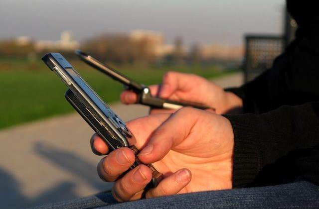 Studiu: Comunici foarte des prin SMS? Esti mai predispus la comportament rasist