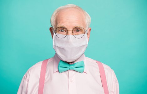 Sat italian locuit de doi pensionari care insistă să poarte mască