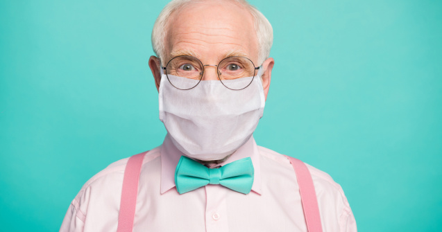 Sat italian locuit de doi pensionari care insistă să poarte mască