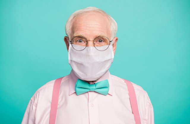 Sat italian locuit de doi pensionari care insistă să poarte mască. „Dacă există reguli, trebuie respectate”