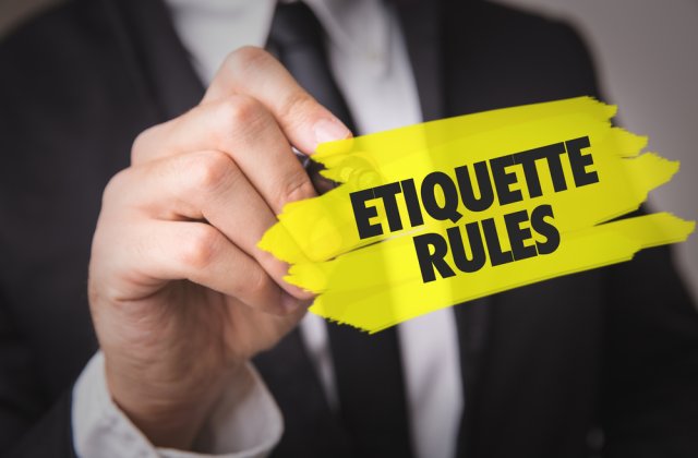 Le &icirc;ncalci fără să &icirc;ți dai seama: 6 reguli de etichetă pe care NU trebuie să le neglijezi niciodată