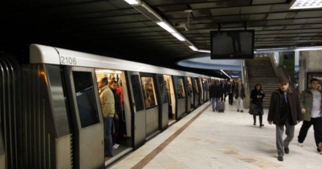Reguli noi la metrou, pentru evitarea aglomerării stațiilor
