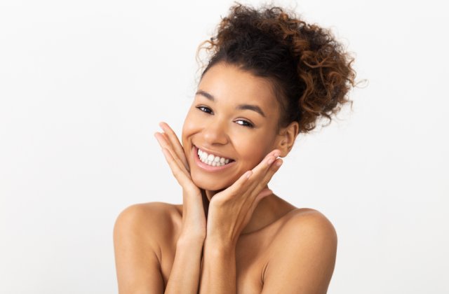 Lasă-ți tenul să respire: 10 metode prin care vei arăta impecabil fără machiaj