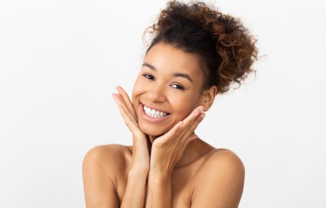  Top  Lasă-ți tenul să respire: 10 metode prin care vei arăta impecabil fără machiaj