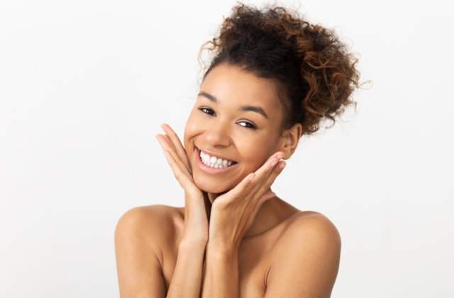 Lasă-ți tenul să respire: 10 metode prin care vei arăta impecabil fără machiaj